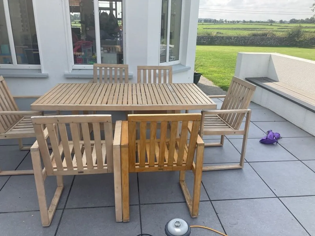 patio table and 6 chairs - Image 1
