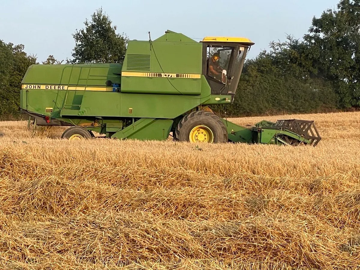 John Deere 1075 Combine - Image 1