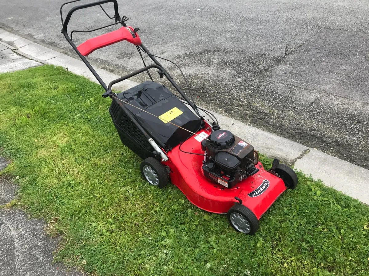 Castle garden self drive lawnmower - Image 1
