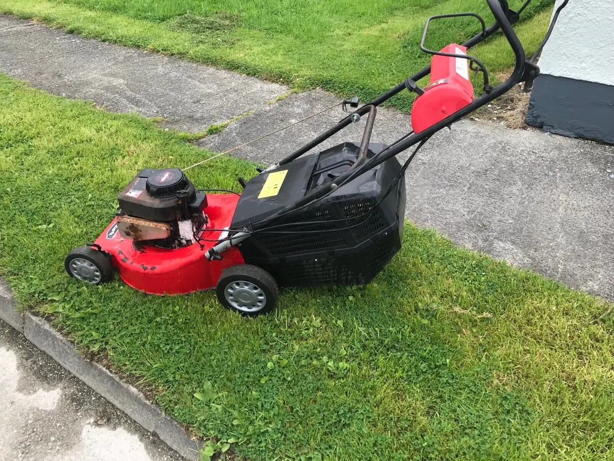 Castle garden self drive lawnmower - Image 3