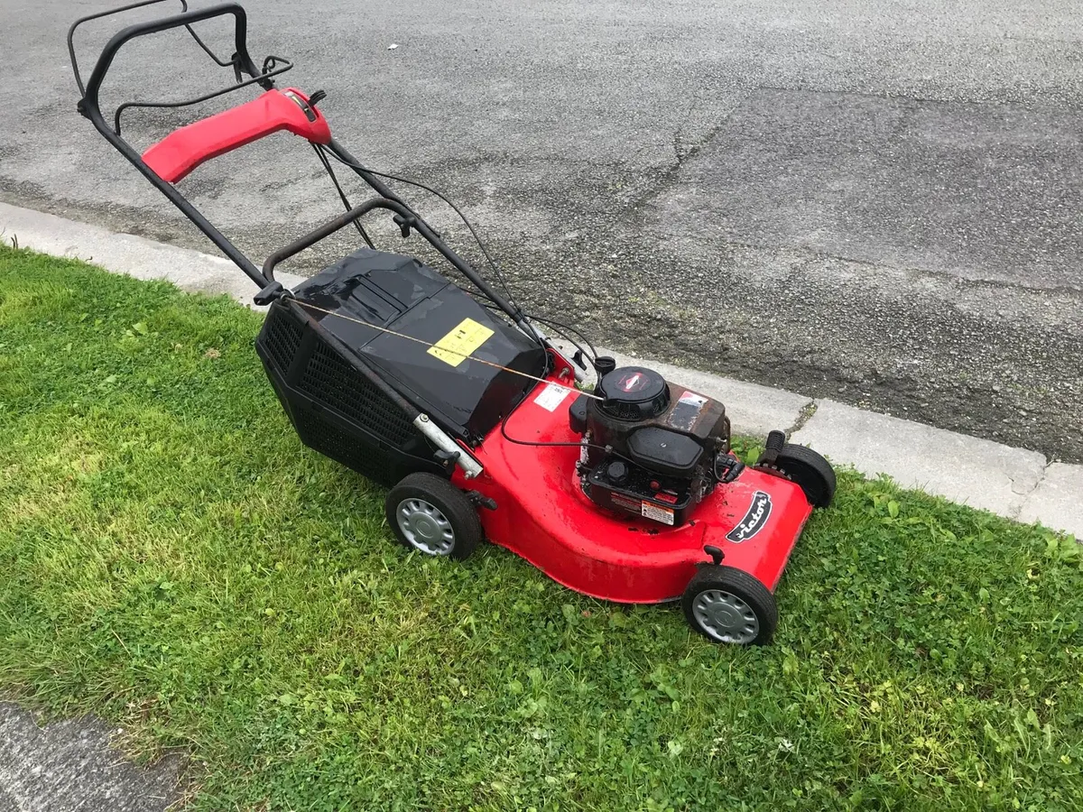 Castle garden self drive lawnmower - Image 4