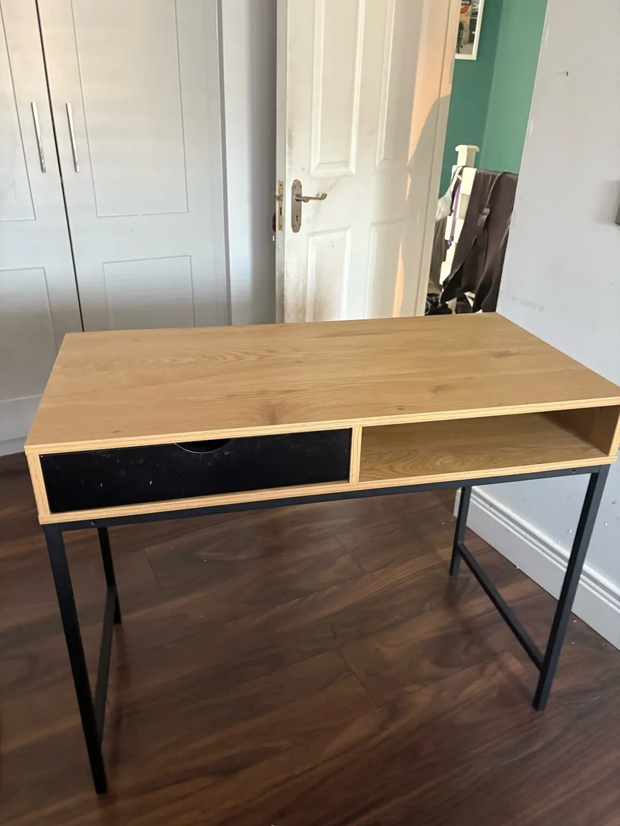 Desk / workstation - Image 1