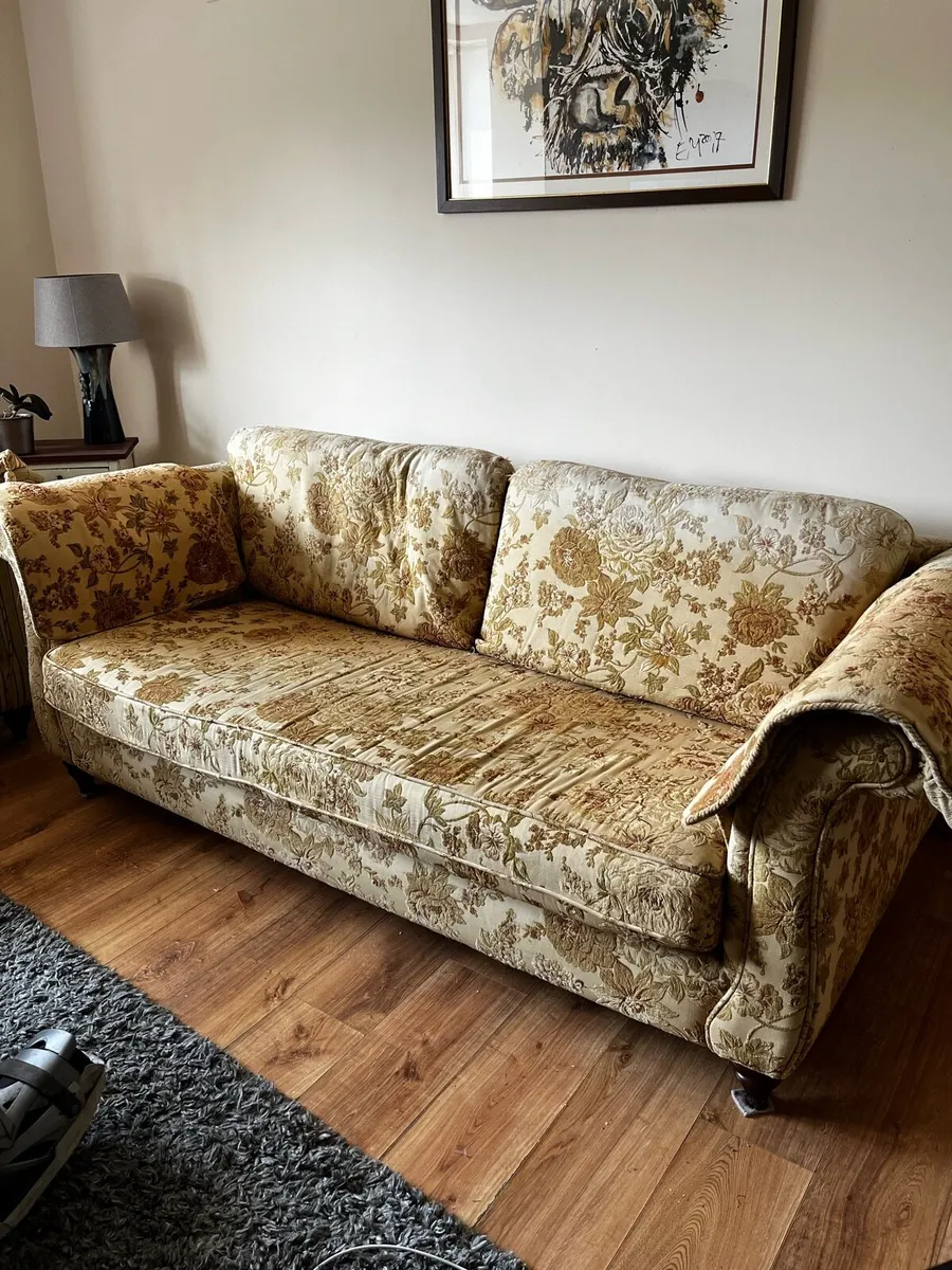 Elegant Finline Sofa Classic Style & Comfort - Image 1