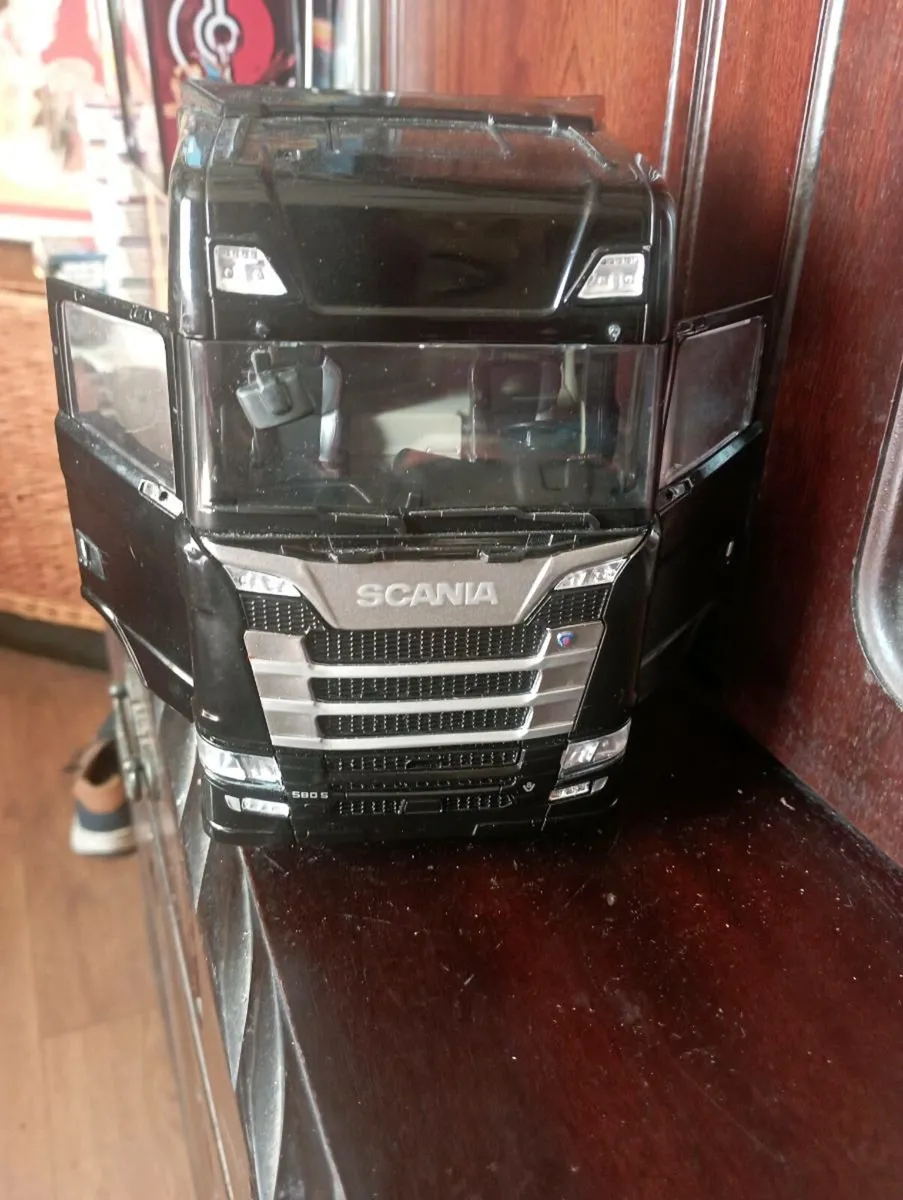 SOLIDO 2023 S 580 SCARNIA TRACTOR UNIT   DIECAST - Image 1
