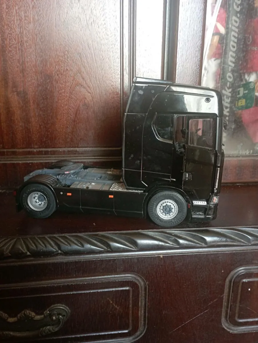 SOLIDO 2023 S 580 SCARNIA TRACTOR UNIT   DIECAST - Image 2