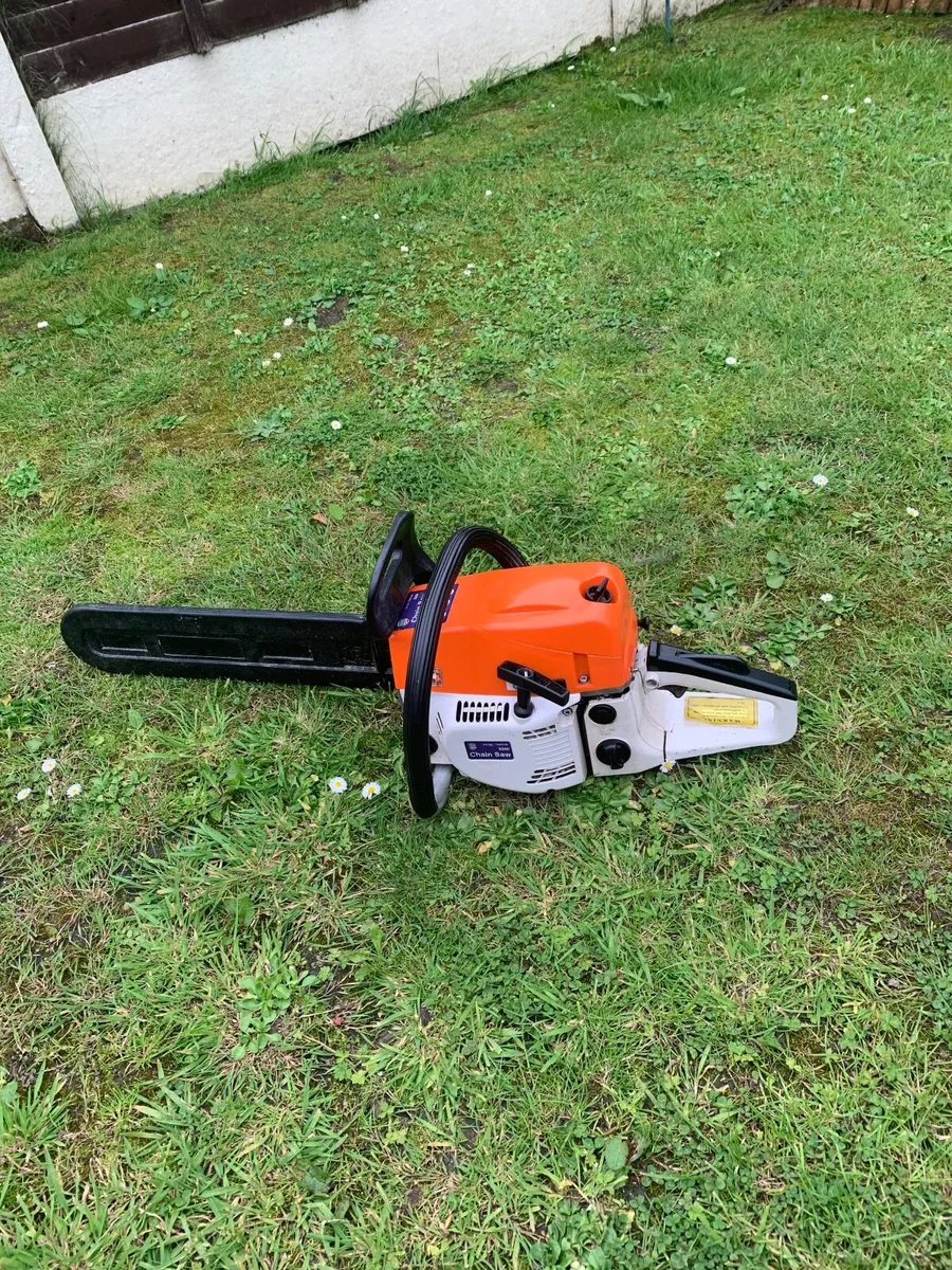 Chain saw - Image 2
