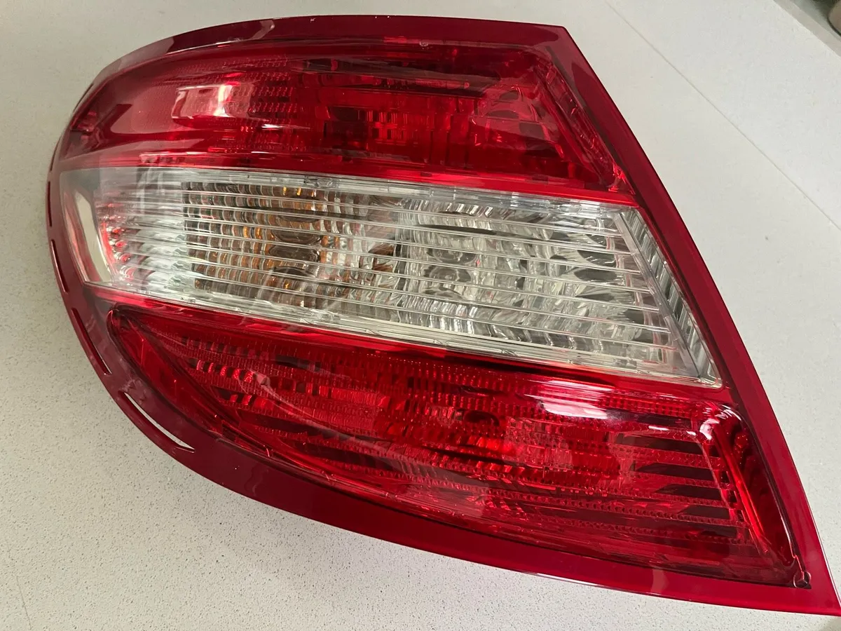 Rear lens Mercedes W204 - Image 1