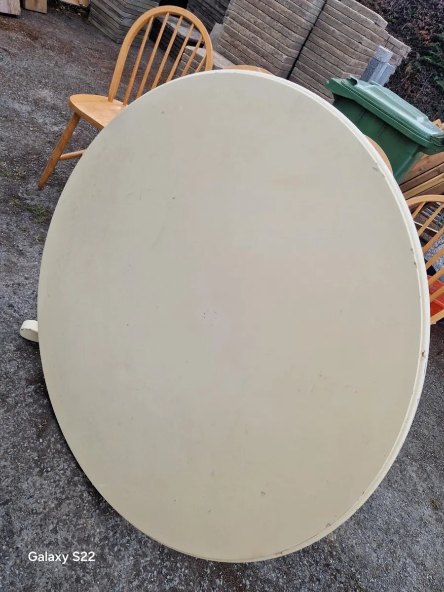 Round cream kitchen table - Image 2