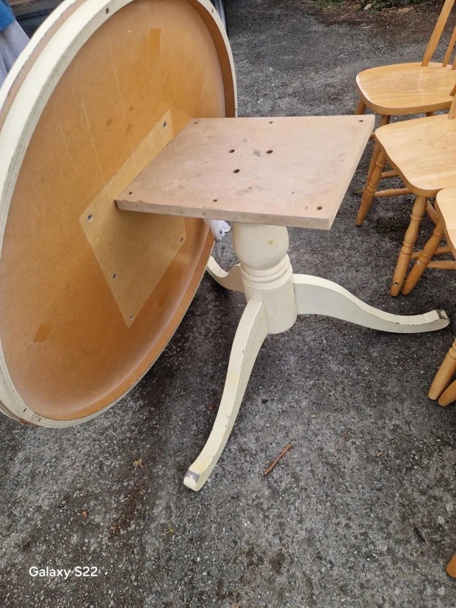 Round cream kitchen table - Image 3