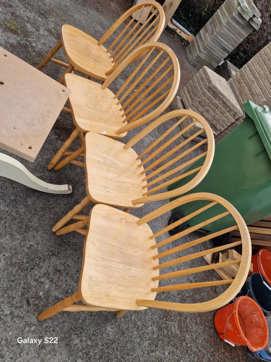 4 oak kitchen chairs - Image 1
