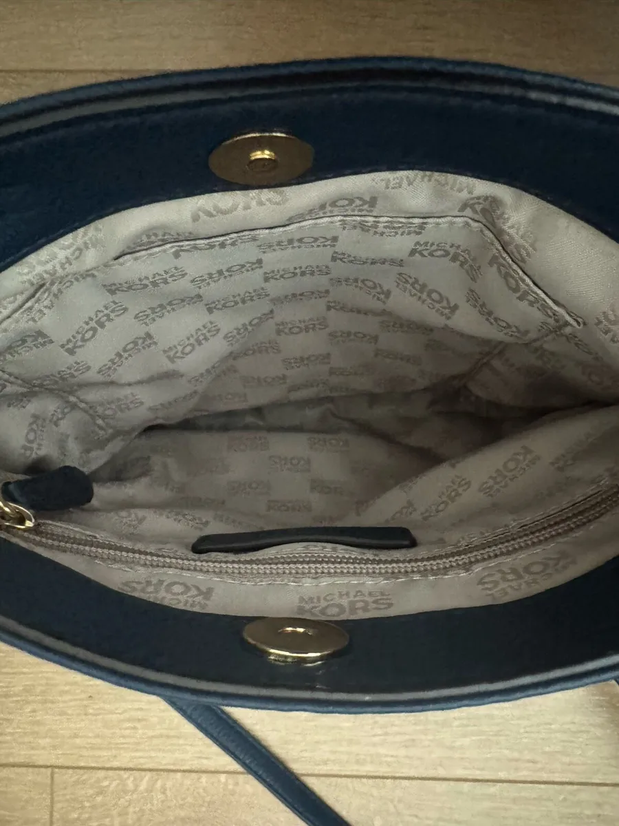 Michael Kors Crossbody Bag - Image 3