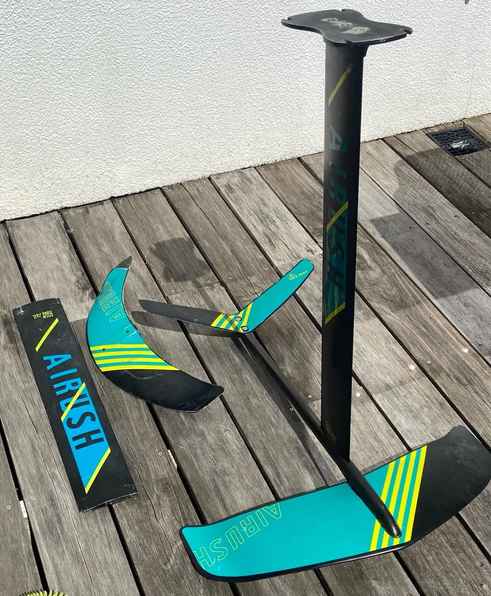 Kitesurfing foil & board - Image 4