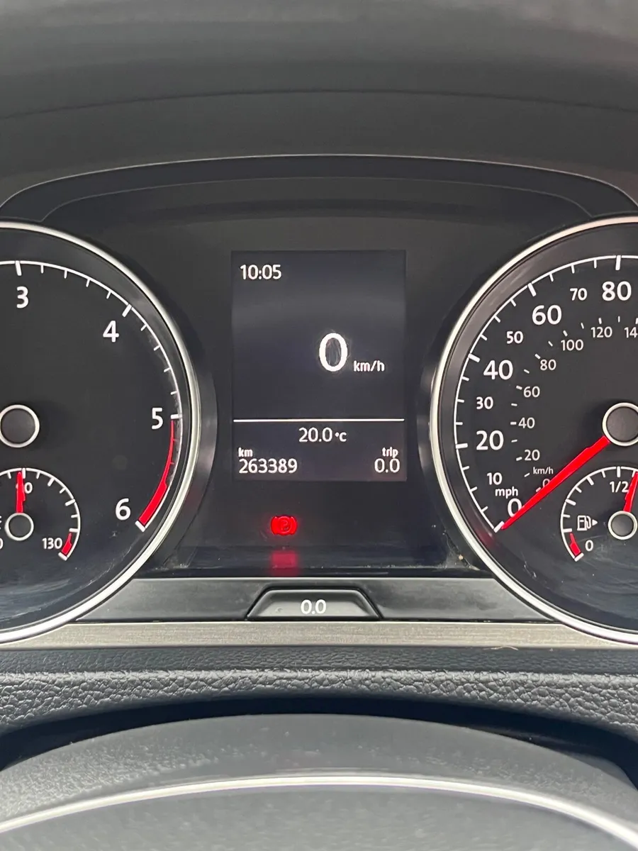 Volkswagen Golf 2013 1.6L TDI Blue Motion - Image 3