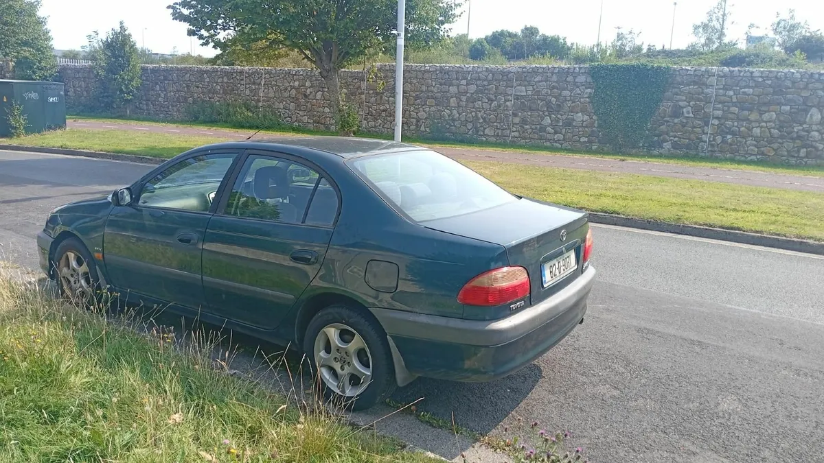 Toyota Avensis 2002 sunroof - Image 1