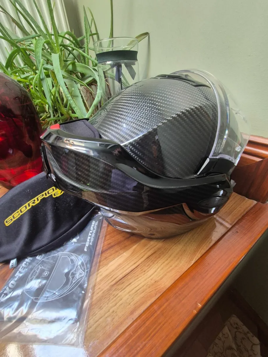 Scorpion Exo Tech evo Carbon Helmet - Image 3