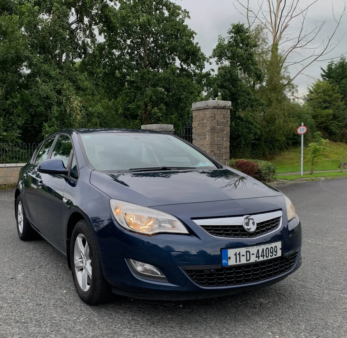 Vauxhall Astra 2011 1.7 Diesel with fresh NCT - Image 1