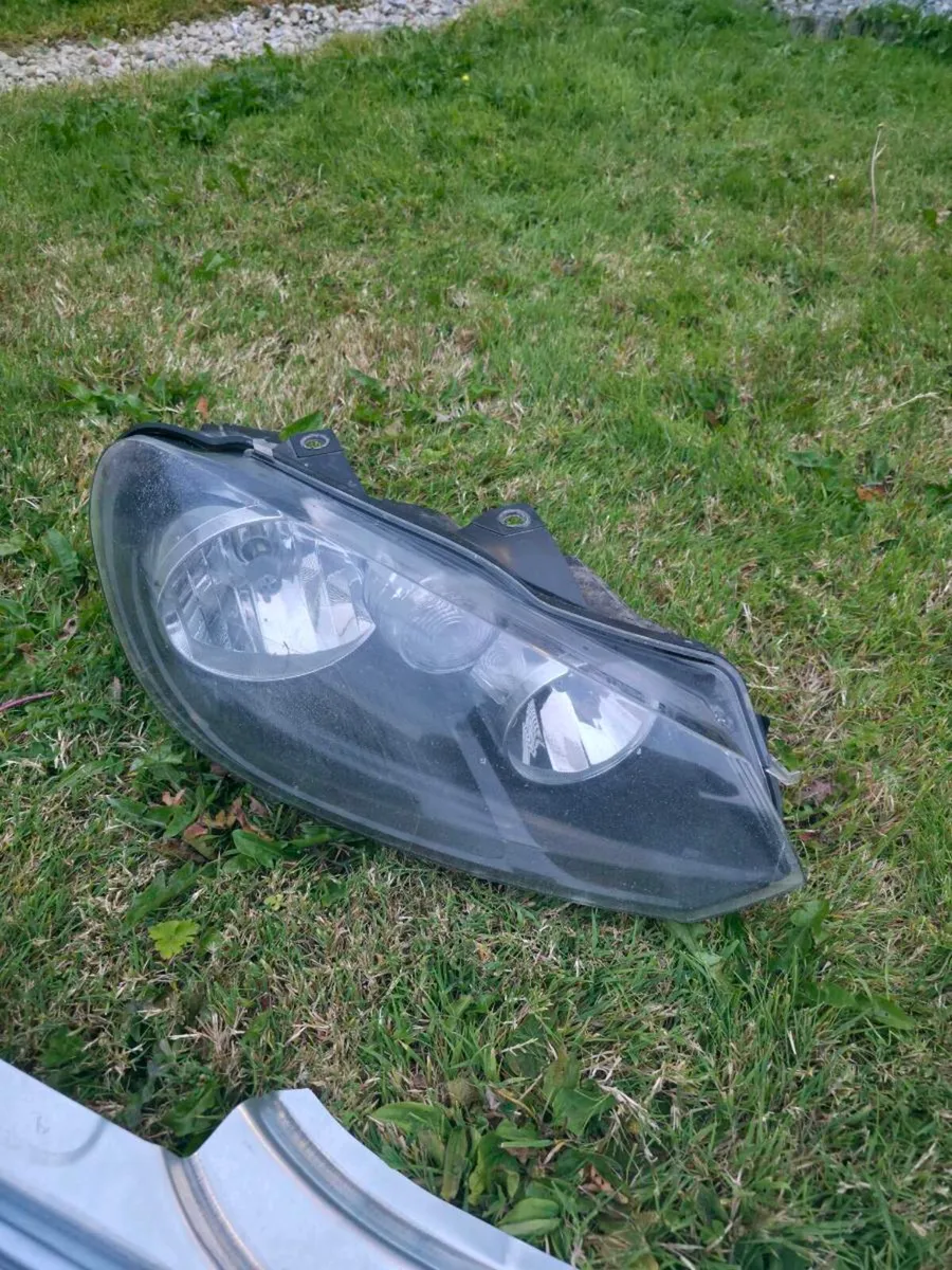 VW Golf Mk6 Headlight and Sill (Driver Side) - Image 3