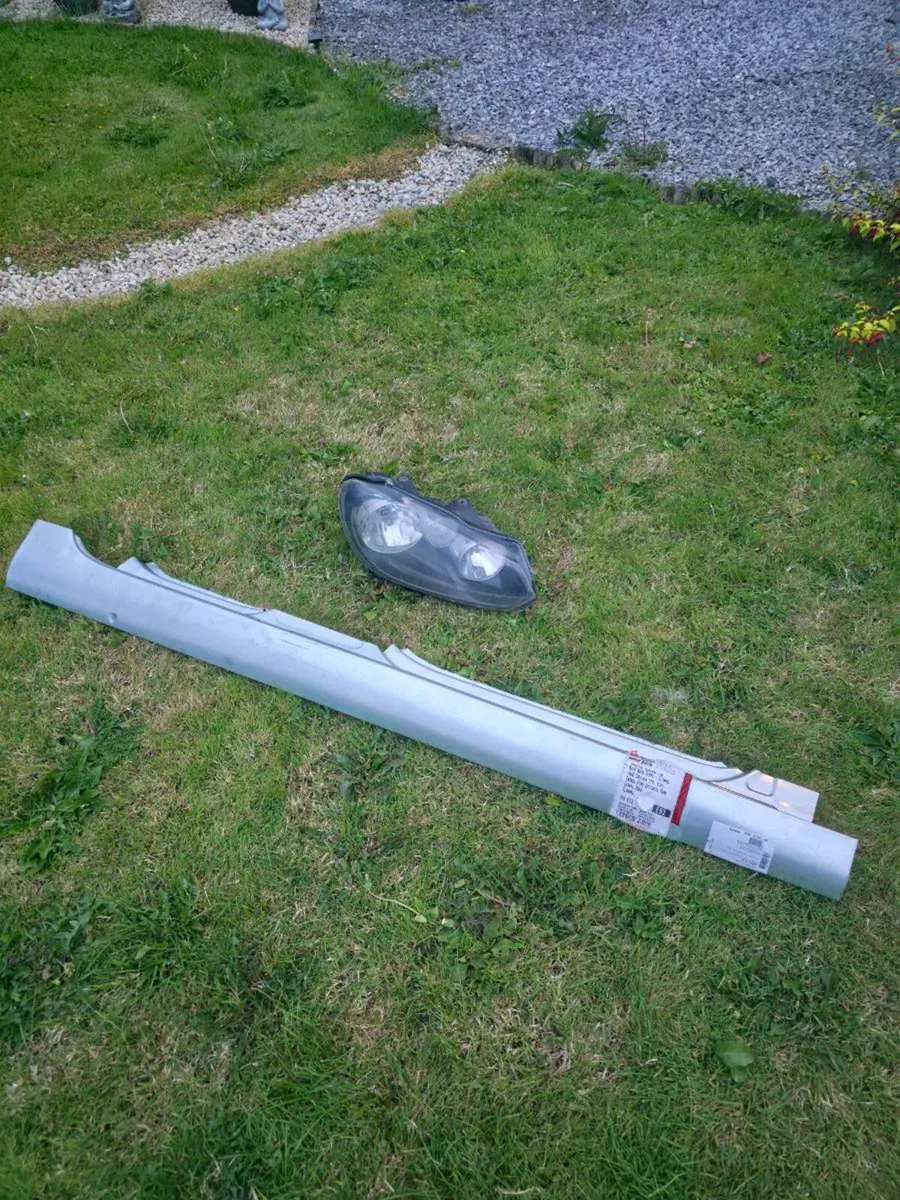 VW Golf Mk6 Headlight and Sill (Driver Side) - Image 4