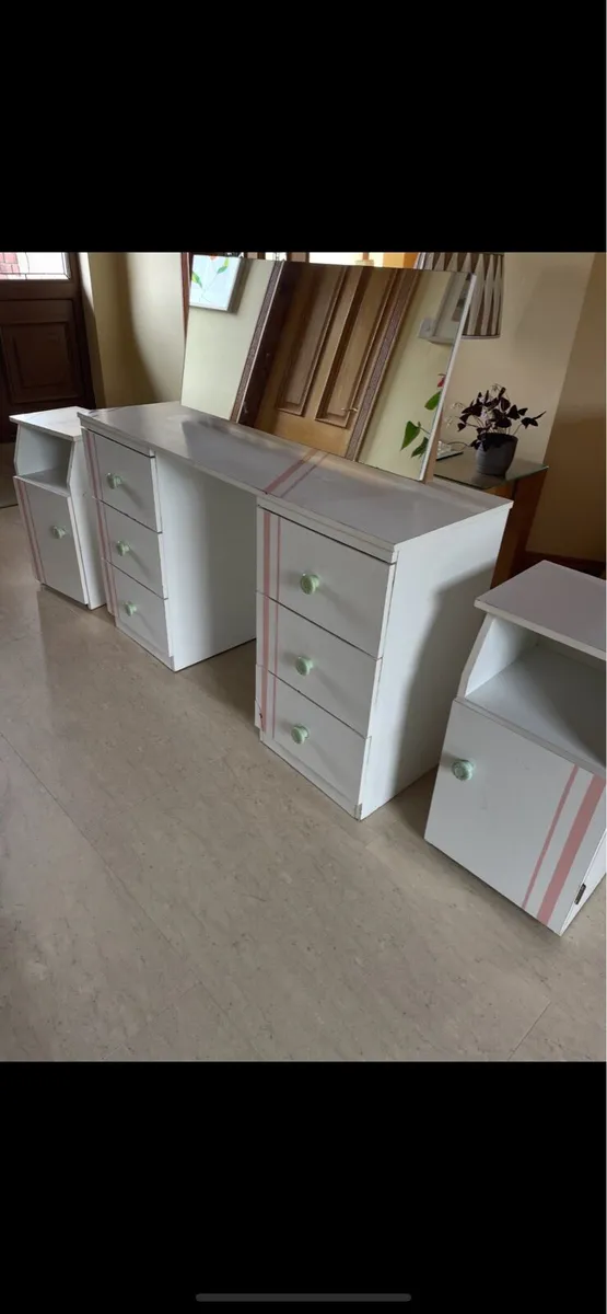 Dressing table & 2 bedside lockers set - Image 1