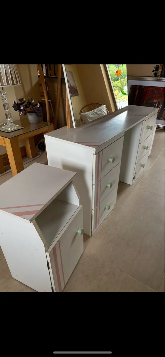 Dressing table & 2 bedside lockers set - Image 3
