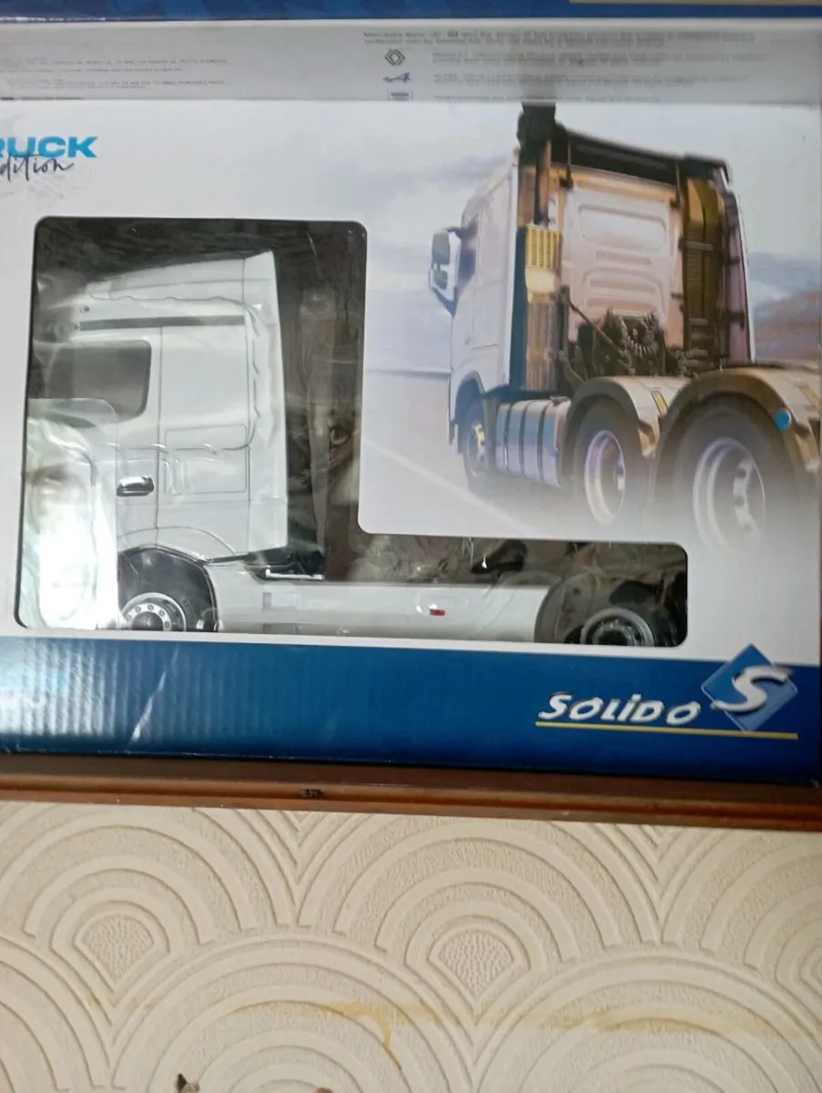 SOLIDO DIE-CAST MODLE 1-24 SCALE MERCEDES BENZ - Image 1