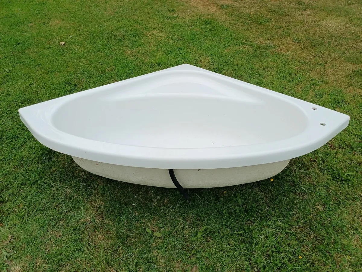 Corner Bath - Image 1