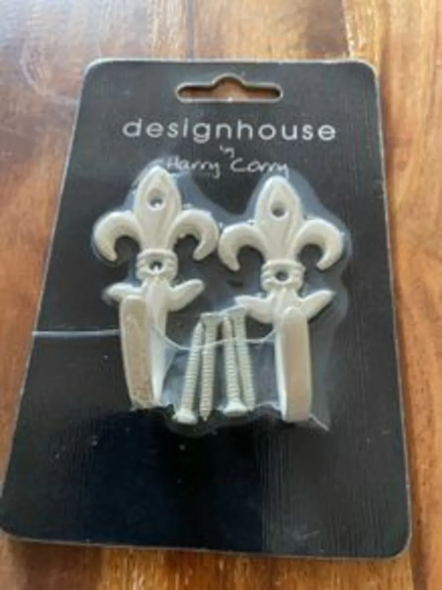 Curtain Tie Backs / Hooks