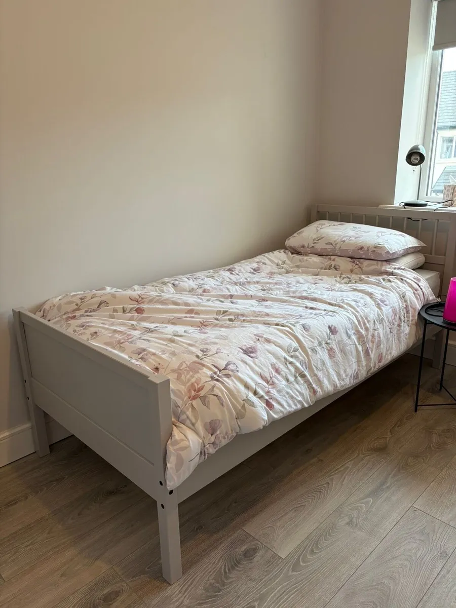 Single bed + Mattress - Image 1