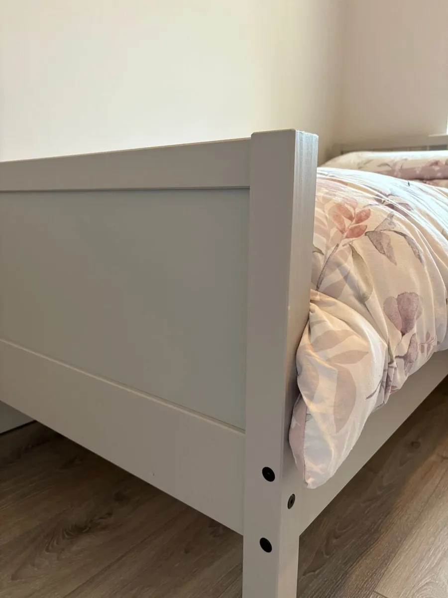 Single bed + Mattress - Image 2