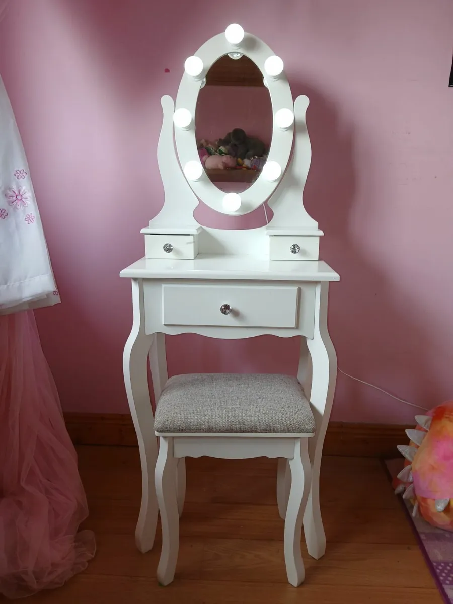 Dressing table