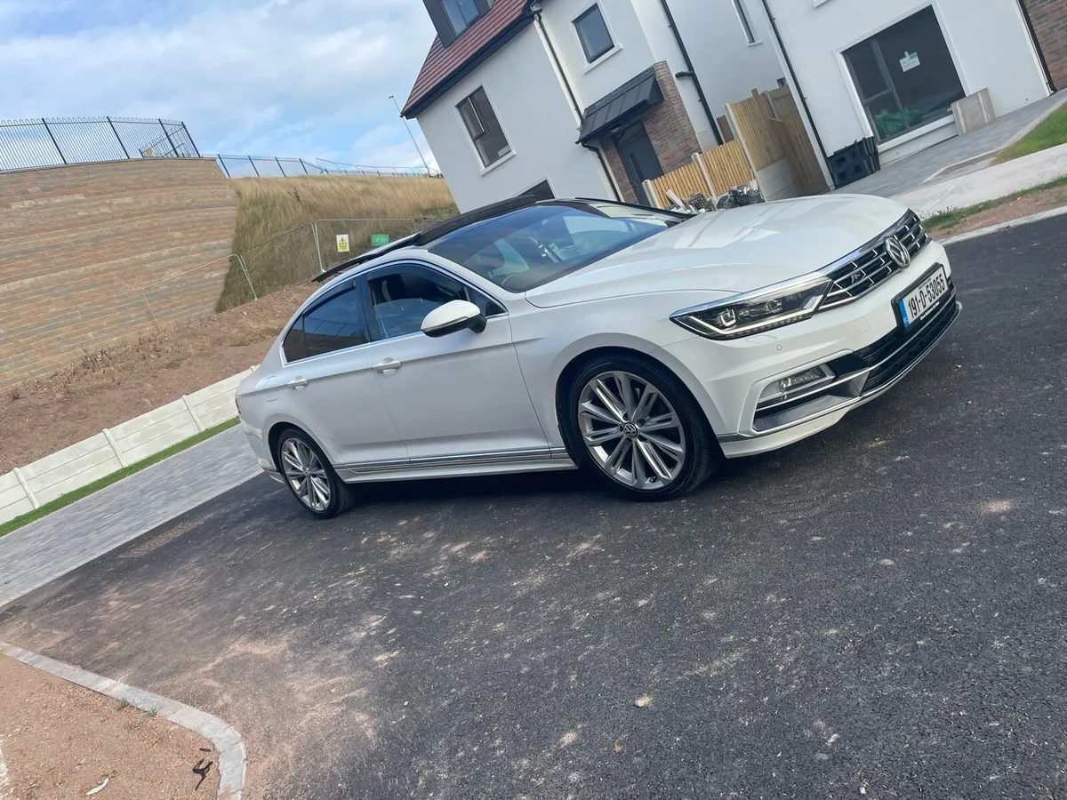 191 R Line Passat - Image 1