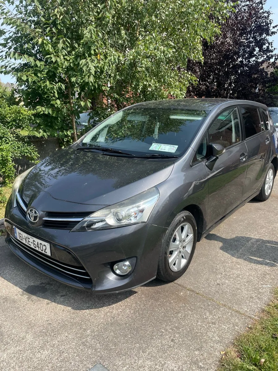 toyota corolla verso - Image 2