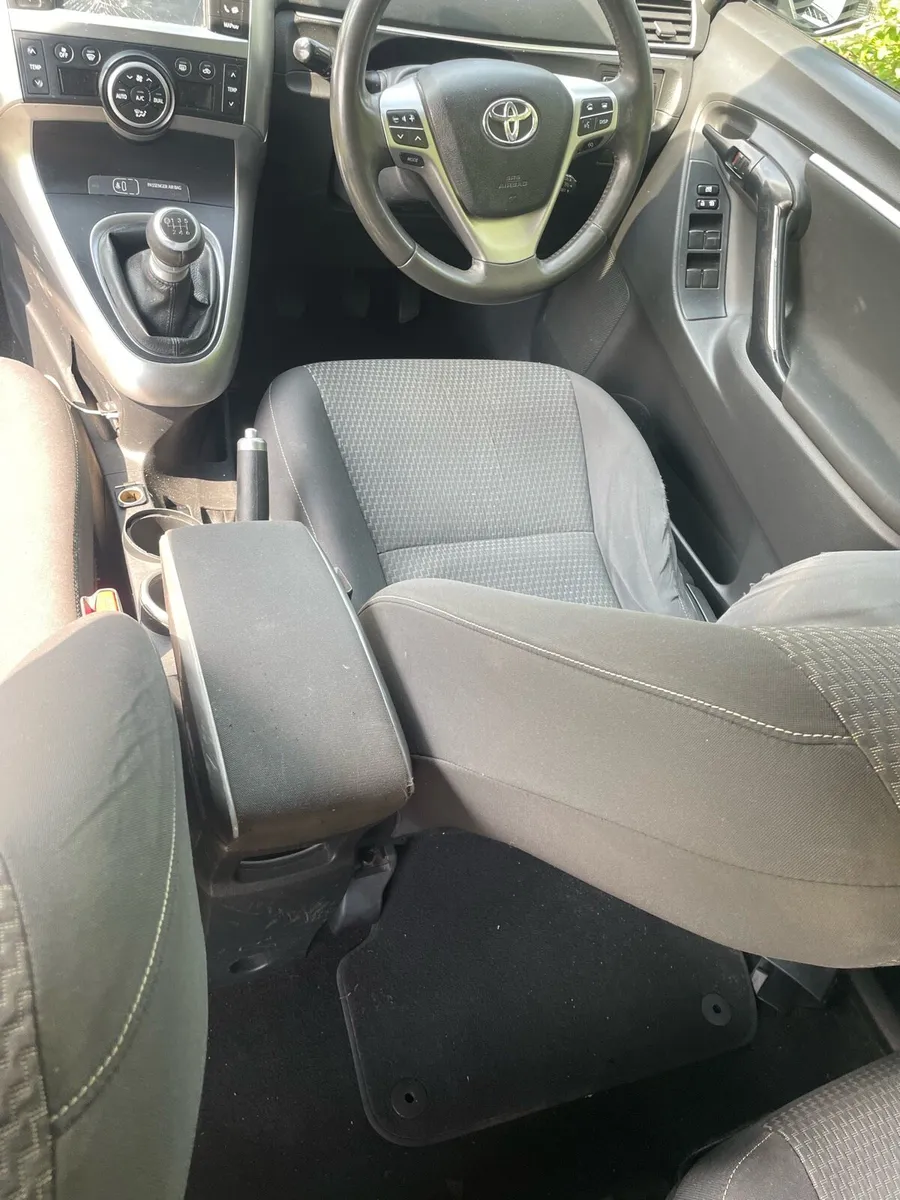 toyota corolla verso - Image 4