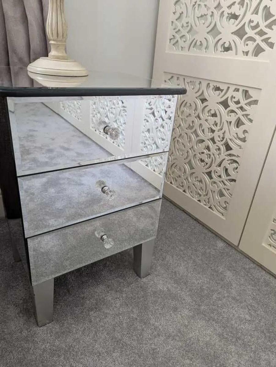 Bedside tables - Image 1