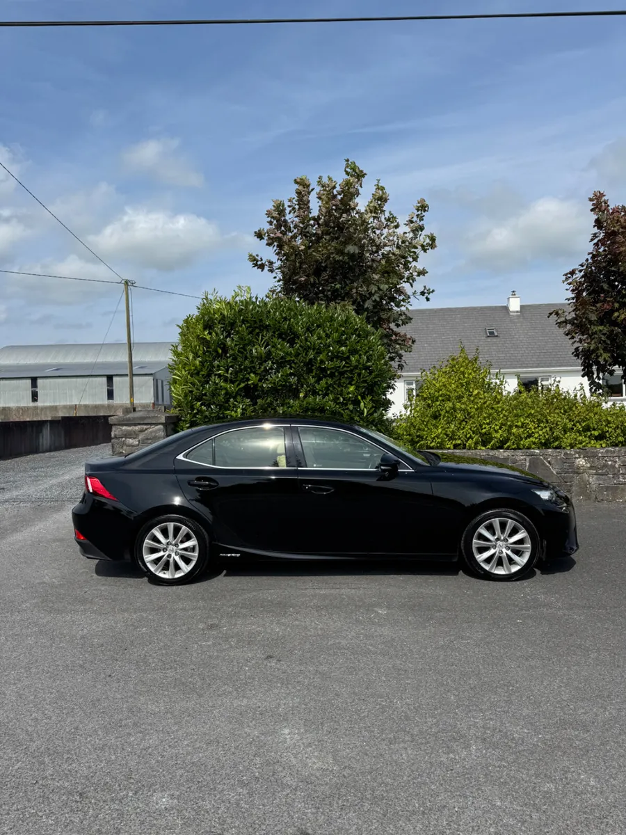 Lexus IS 2015 - Image 2