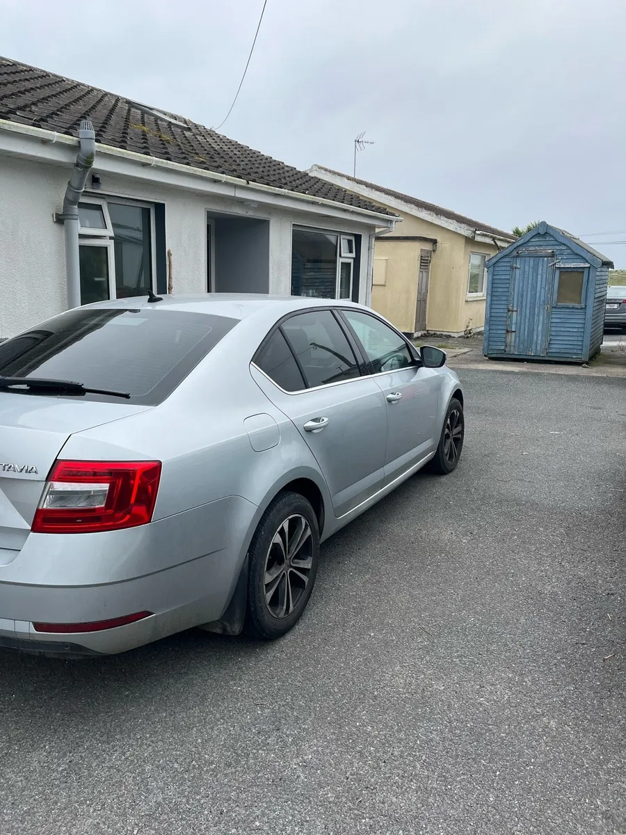 Skoda Octavia Elegance model 2l diesel - Image 4