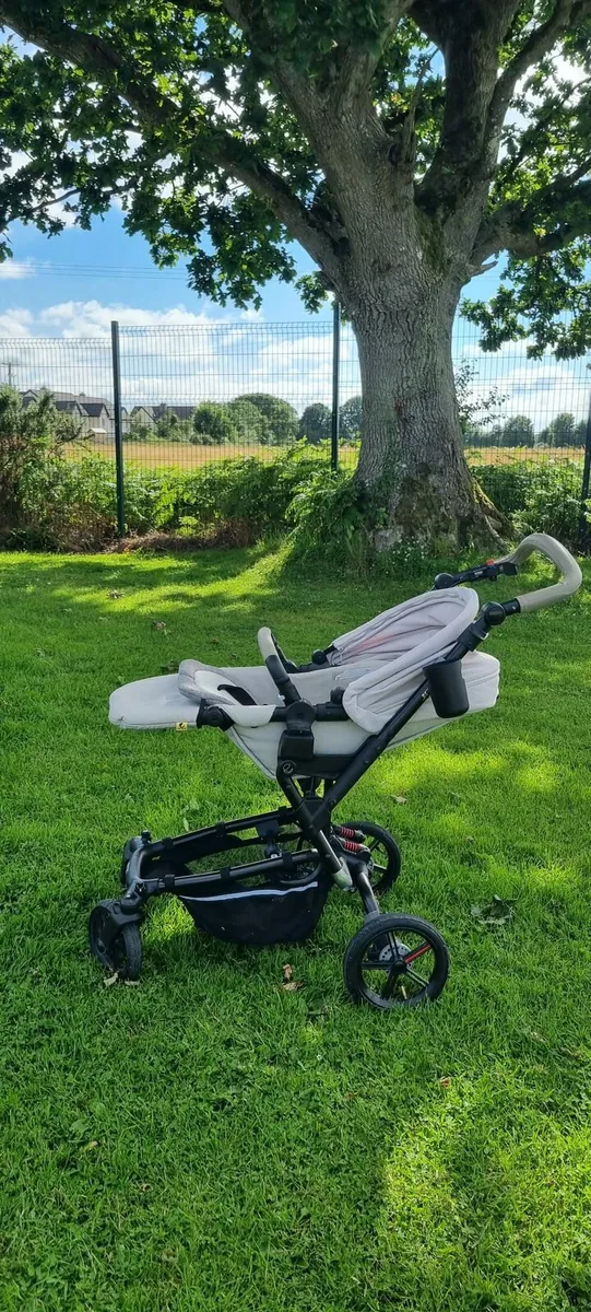 Buggy and new born car seat - Image 4