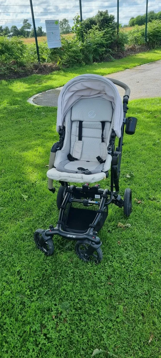 Buggy and new born car seat - Image 1