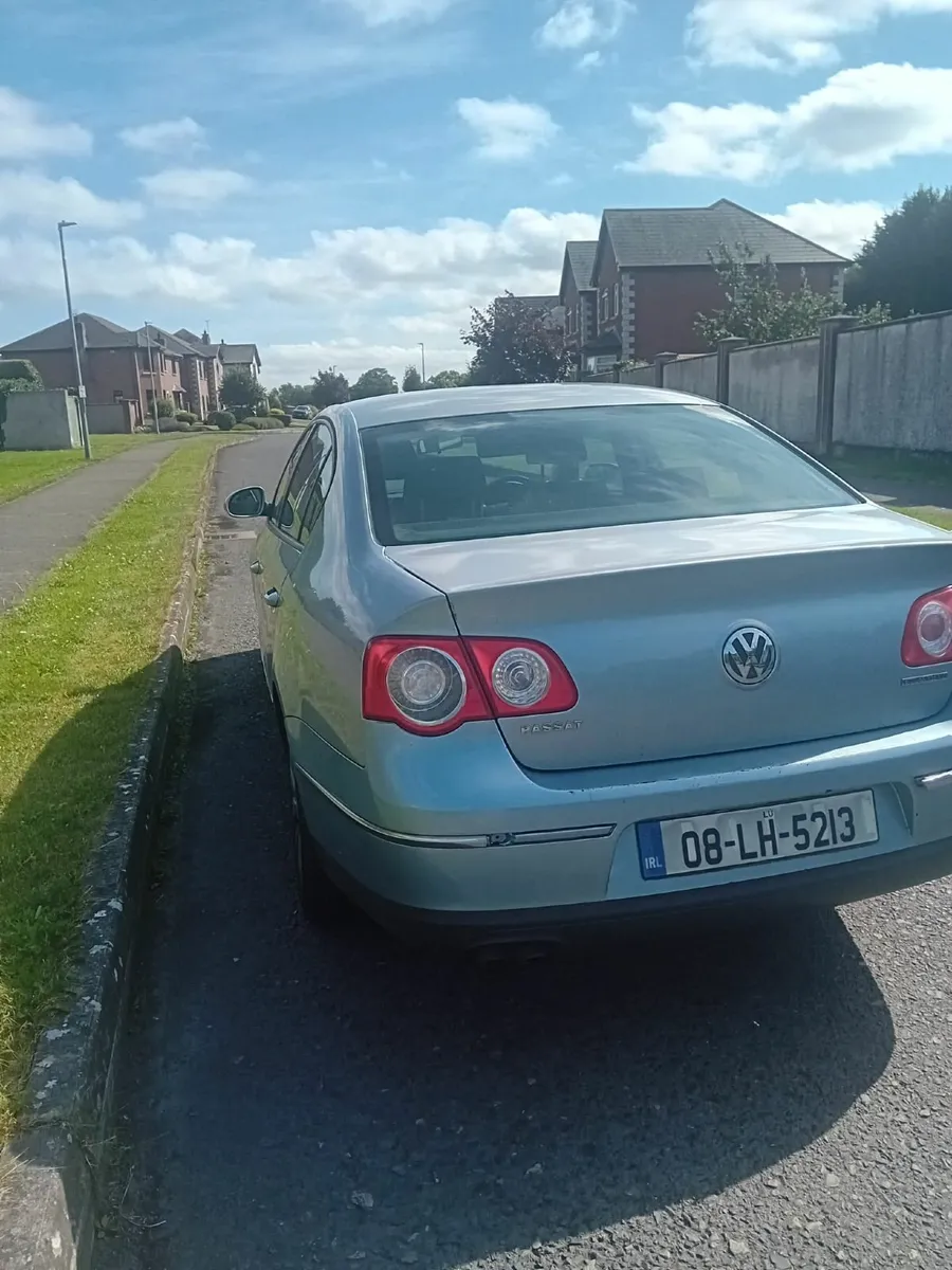 Volkswagen Passat 2008 - Image 2