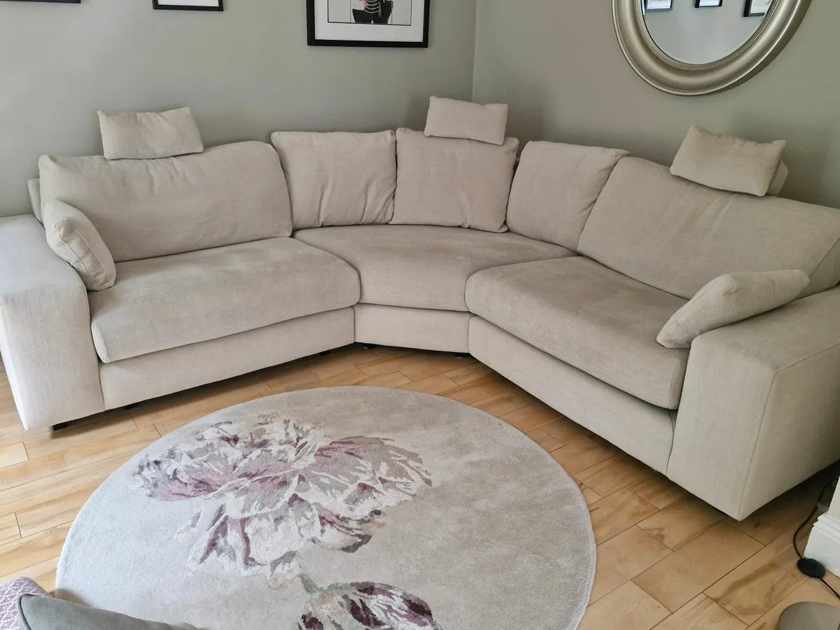 Corner sofa - Image 1