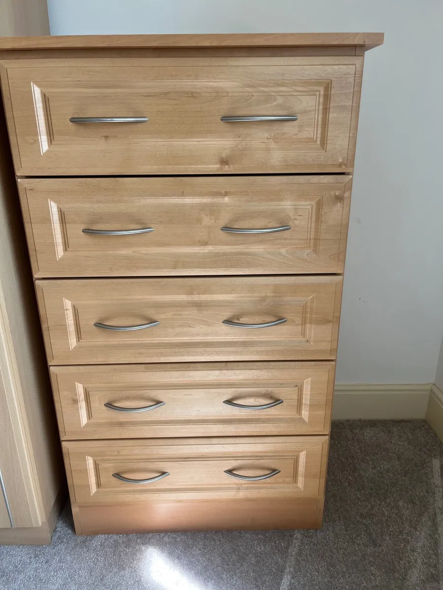 5 drawer chest of drawers - Image 3