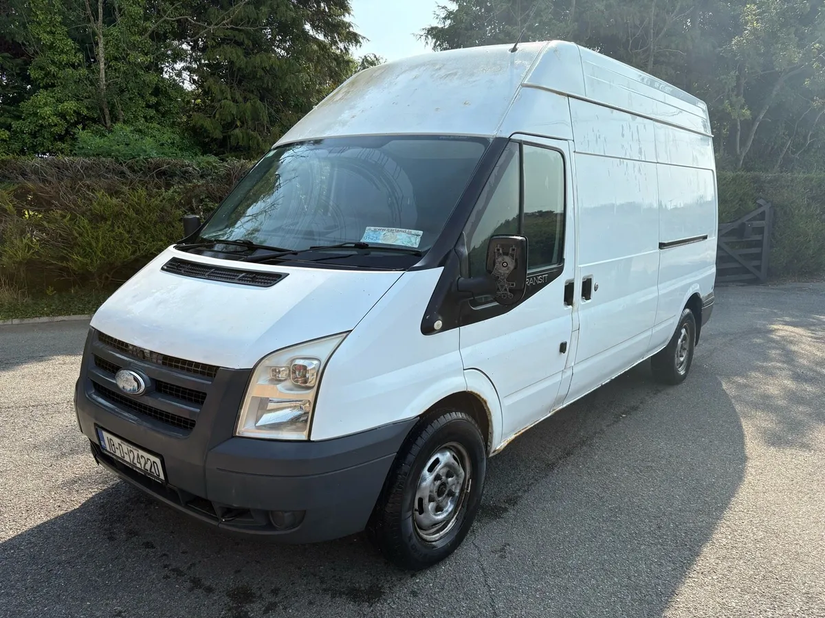 2010 Ford Transit with car parts - Image 2