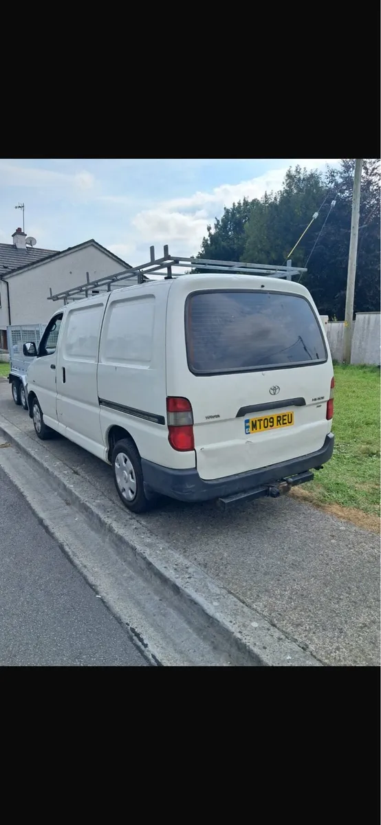 2009 Toyota Hiace - Image 3