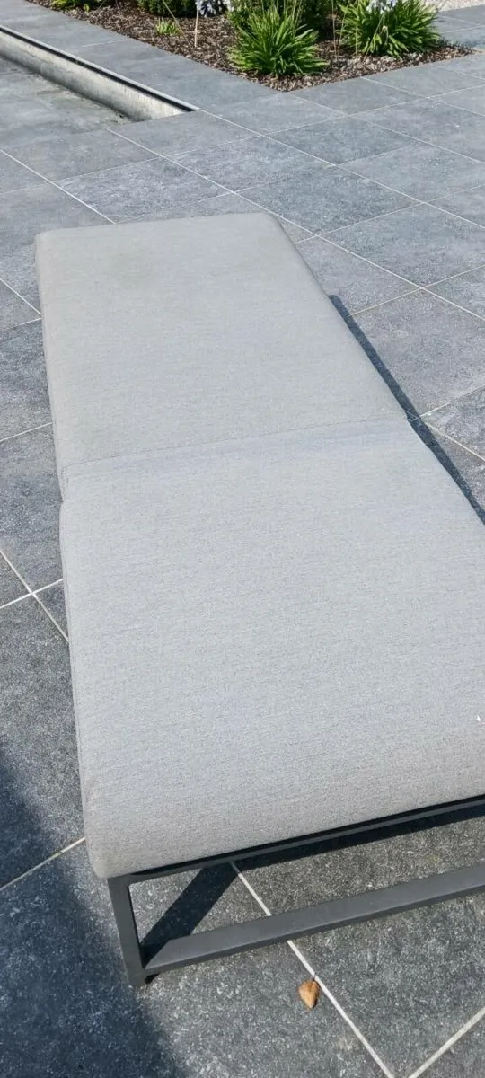Sun lounger - Image 1