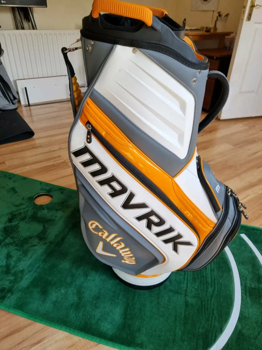 Callaway mavrik tour bag. - Image 1