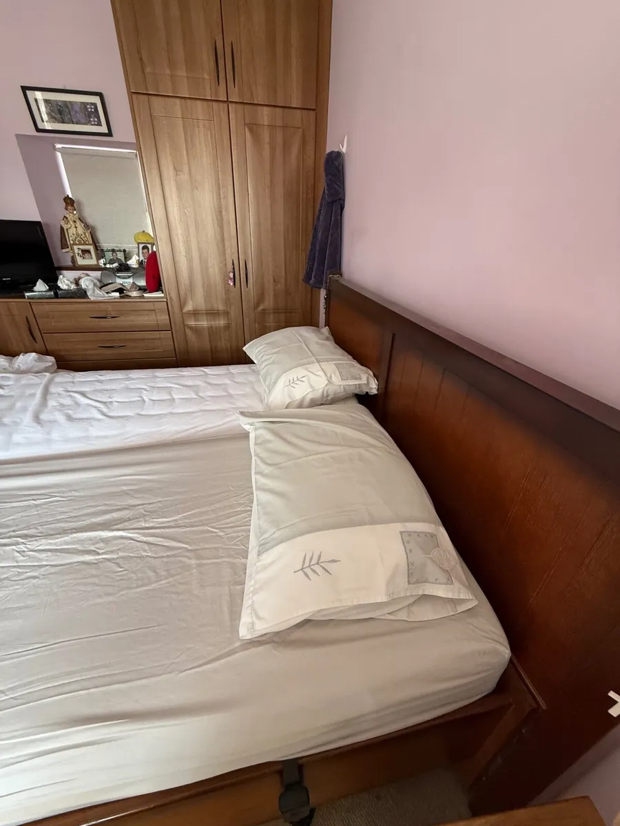 Bed - Image 2