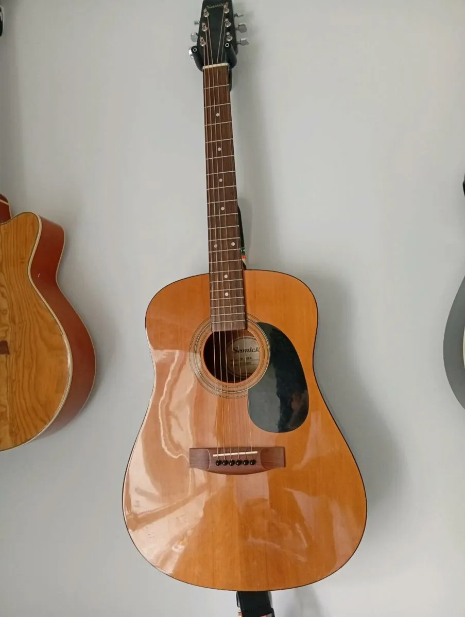 Acoustic guitar - Image 1