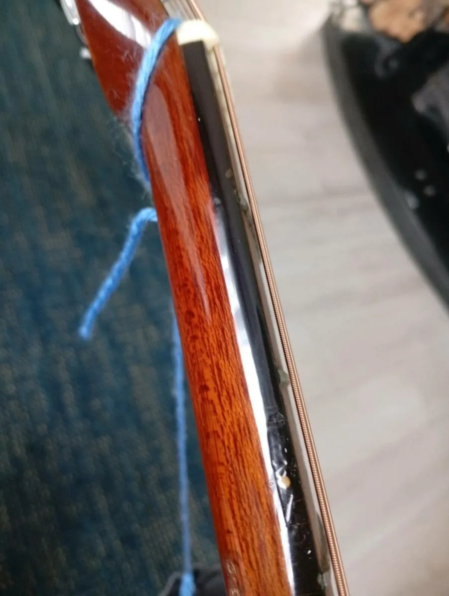 Acoustic guitar - Image 2