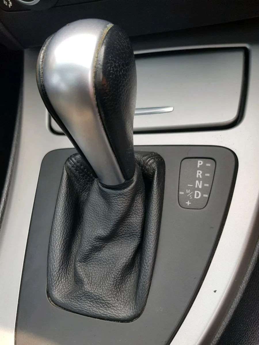Bmw 320 Automatic Panoramic, low milage - Image 3
