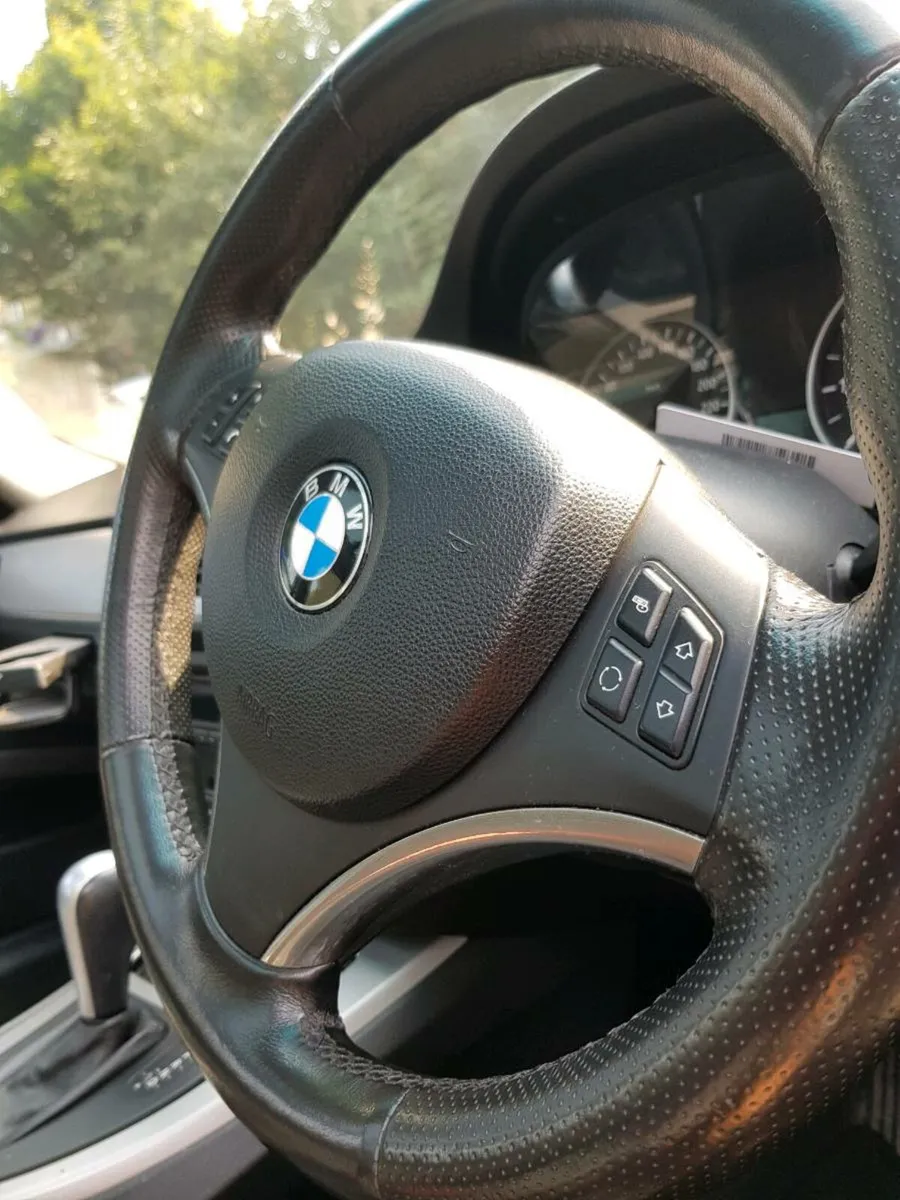 Bmw 320 Automatic Panoramic, low milage - Image 4